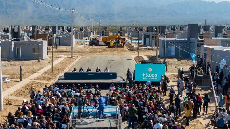 Jalil y Fernanez entregaron 91 viviendas en Valle Chico