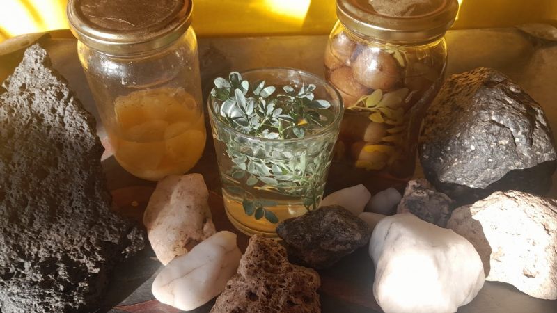 Te y caña con ruda, para ofrendarle a la Pachamama