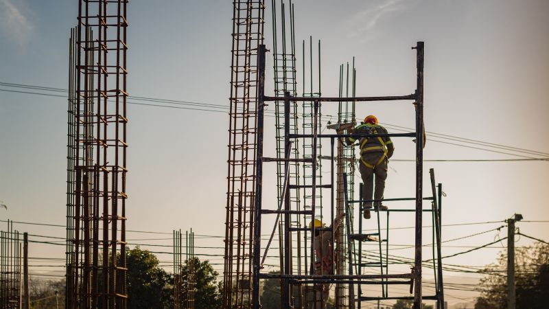Vecinos de las 1.000 vv destacan la obra del nuevo Polideportivo