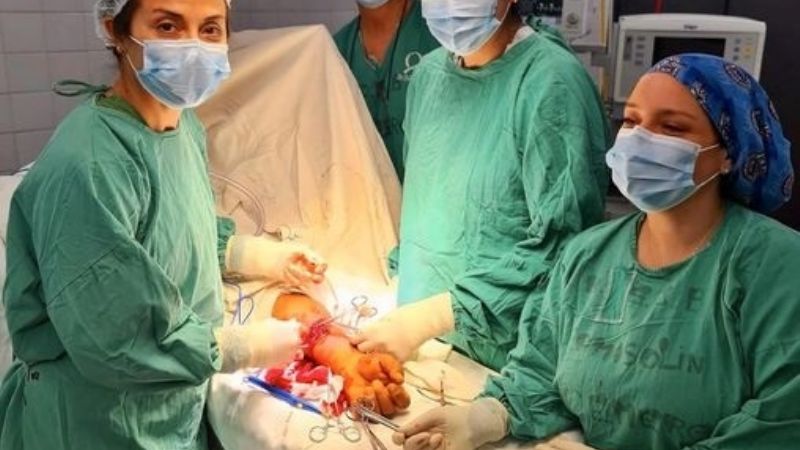Médicos y médicas lograron salvarle el brazo a un hombre