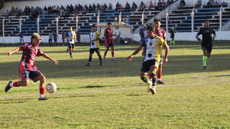 Obreros goleó 5-1 a Social Rojas y es escolta