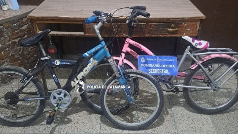 Le robaron dos bicicletas de la caja de la camioneta