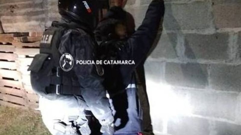 Ladrón sorprendido dentro de una vivienda