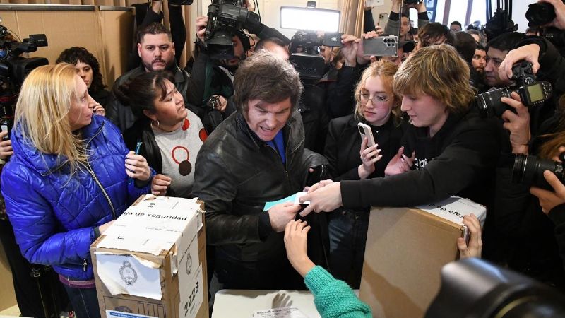 Milei votó y se quejó del "nivel de improvisación"