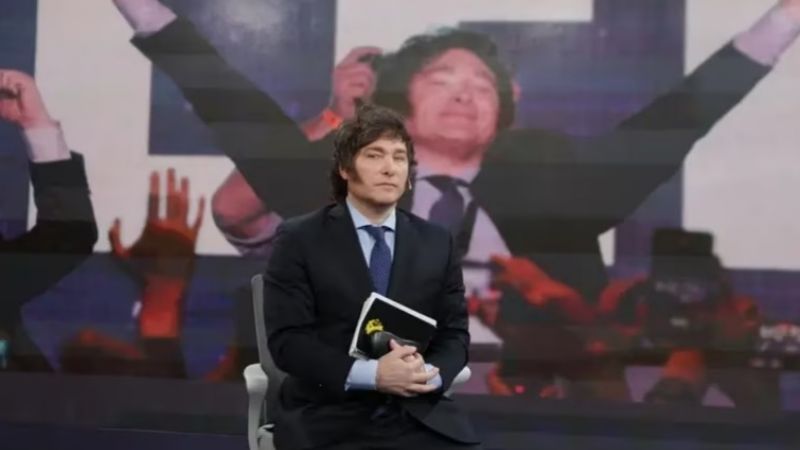 Milei presentó una cautelar para "frenar contrataciones y licitaciones" del Estado