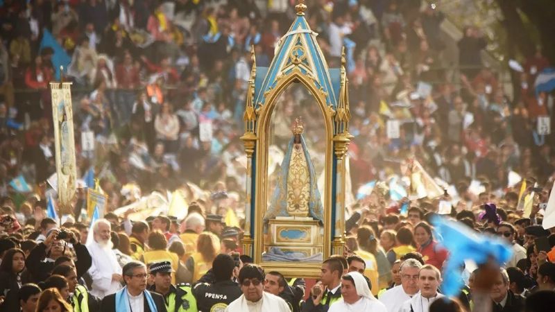 Preparativos para celebrar la Fiesta de la Protección de la Virgen