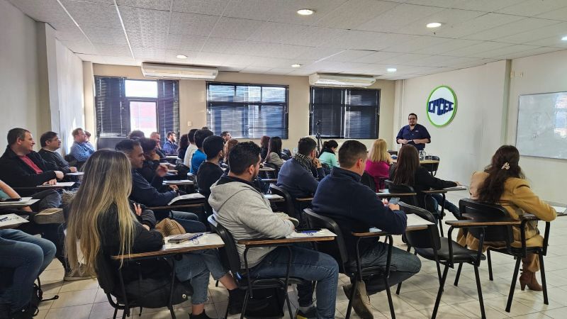 Se inició la capacitación sobre Gestión Empresarial en Capital