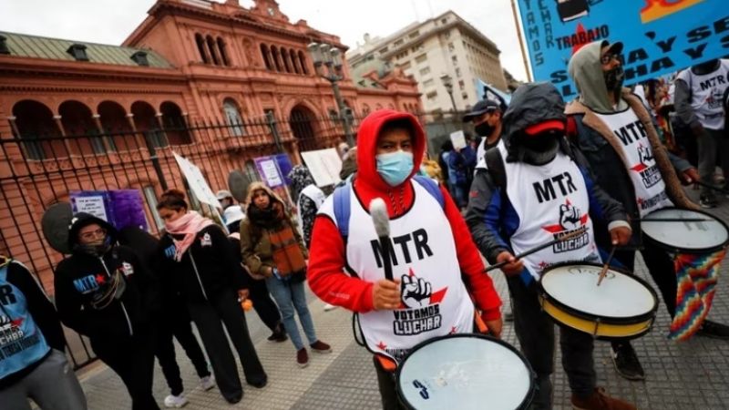 Javier Milei: “A los que tiren piedras los voy a meter presos"