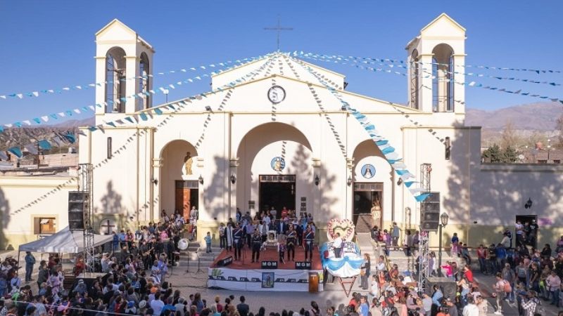 Granaderos recorren las escuelas de la Provincia