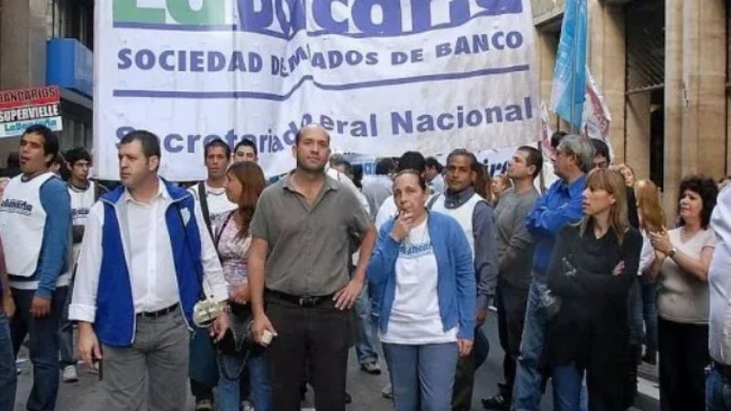 Gremios ya reclaman reabrir paritarias para ajustar salarios