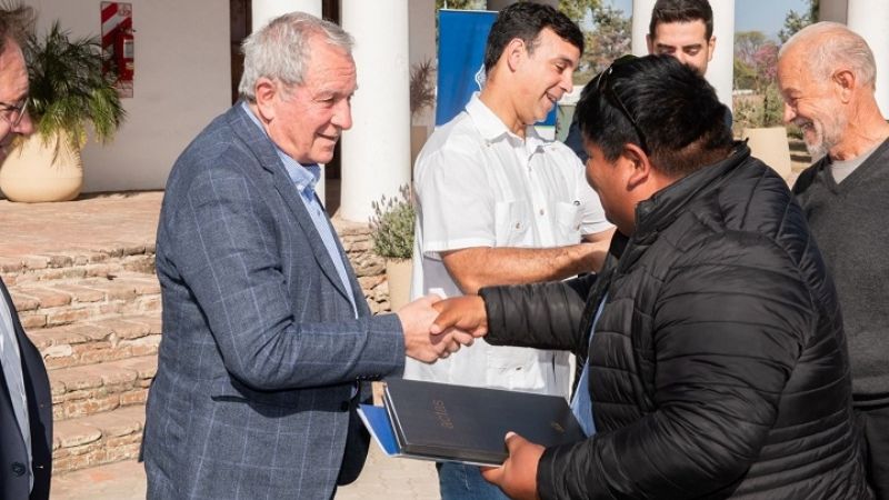 Cooperativas de la provincia recibieron sus matrículas y herramientas