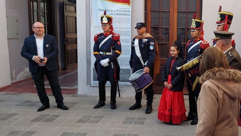 La historia de Emma, la catamarqueña de 9 años reconocida por los Granaderos