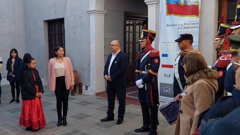 La historia de Emma, la catamarqueña de 9 años reconocida por los Granaderos