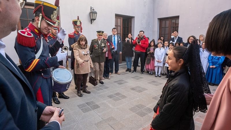La historia de Emma, la catamarqueña de 9 años reconocida por los Granaderos