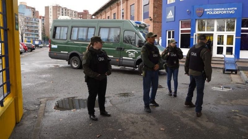 Allanaron La Bombonera y a un hermano de Riquelme