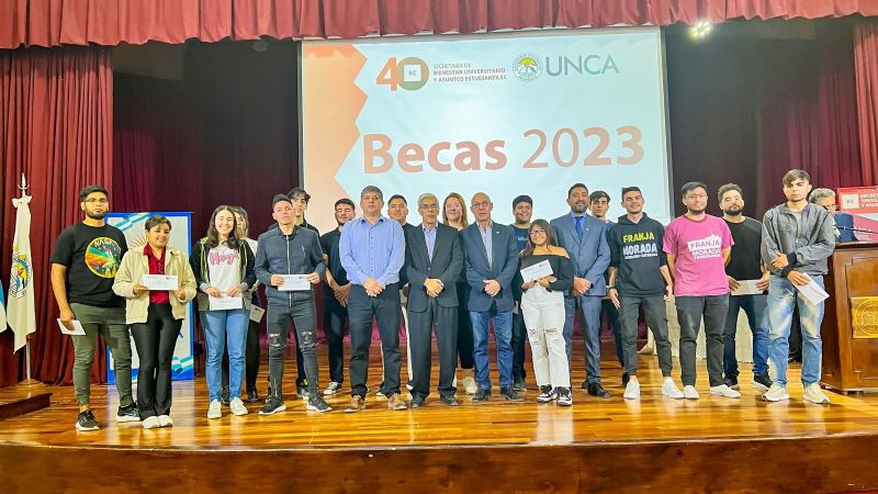 Se entregaron 154 becas de Ayuda Económica