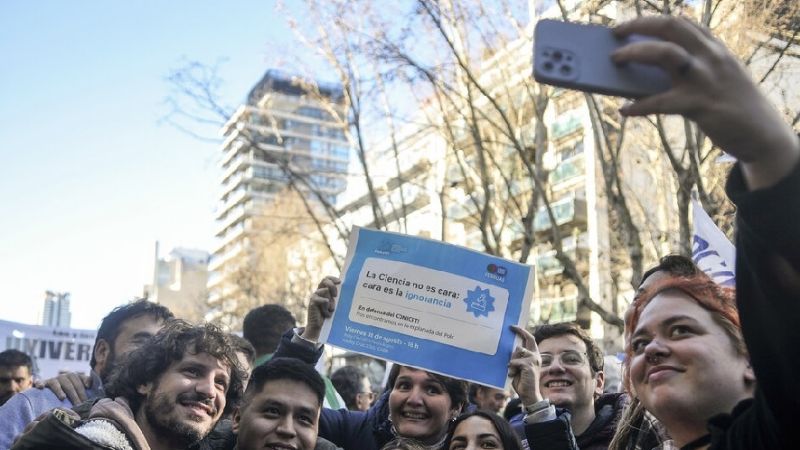 Repudiaron la propuesta de Milei de cerrar el Conicet