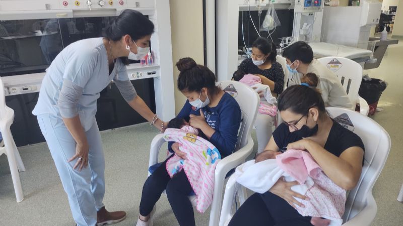 Consejería y "teteada" en la Maternidad