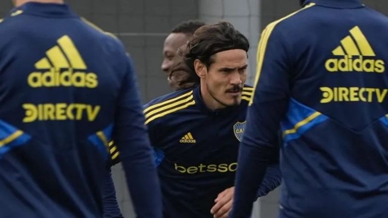 Cavani entrenó diferenciado, pero estaría en Boca