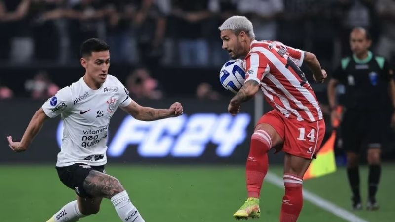 Estudiantes perdió en la ida ante Corinthians