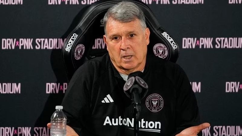 Martino preocupado por el “exceso físico” de sus jugadores