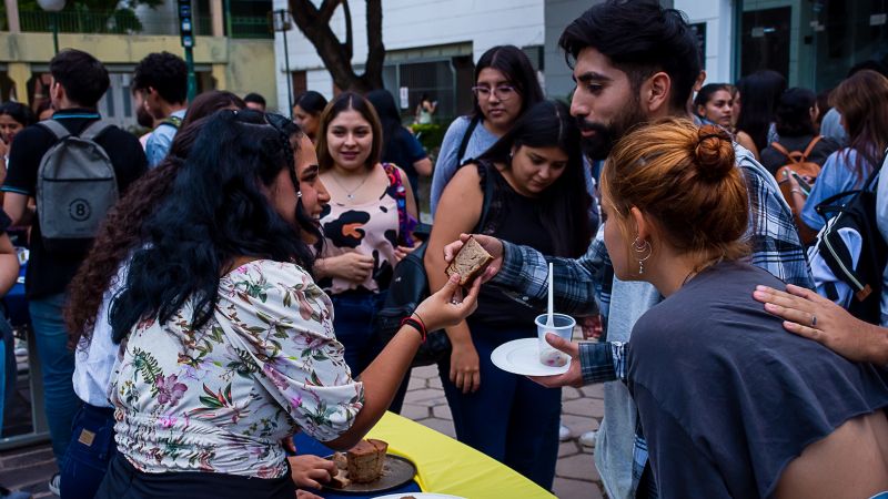 Sabor, color y música en la Feria Internacional Académica
