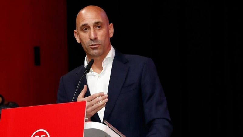 La FIFA suspendió al “besuqueiro” Rubiales