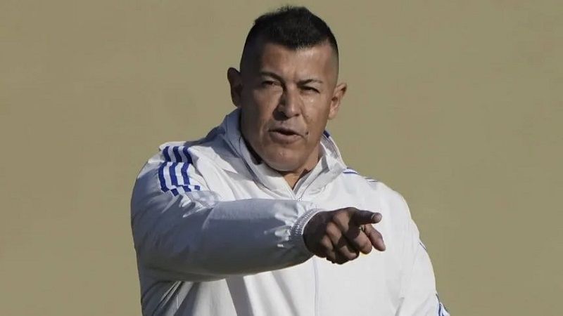 Almirón define el equipo para enfrentar a Racing