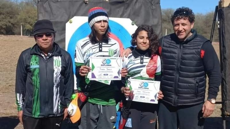 Robledo y Varas clasificaron en Tiro con Arco