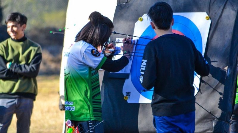 Robledo y Varas clasificaron en Tiro con Arco