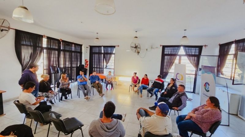 Vecinos de Barrio Mi Jardín dialogaron con las empresas de servicios públicos