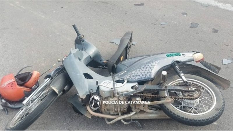 Motociclista chocó contra un poste de luz y murió