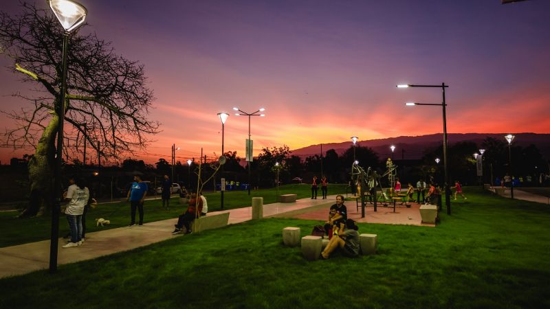 Plaza España y Plaza 28 de Abril: espacios totalmente renovados