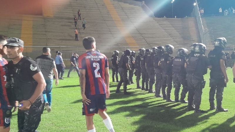 Goleada del “león”, papelón ”Santo” y bochorno policial