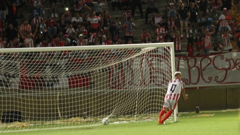 Goleada del “león”, papelón ”Santo” y bochorno policial