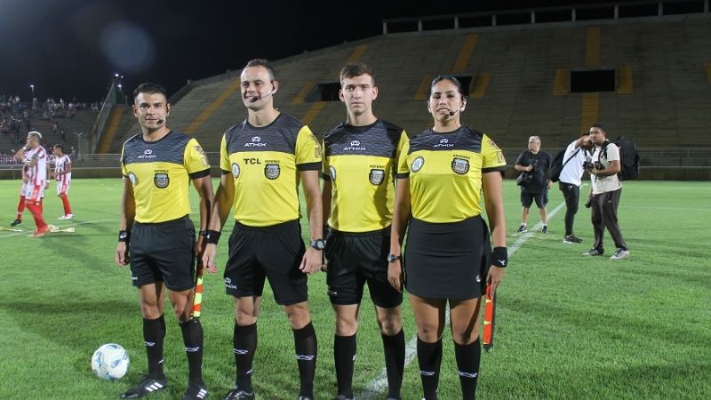 Goleada del “león”, papelón ”Santo” y bochorno policial