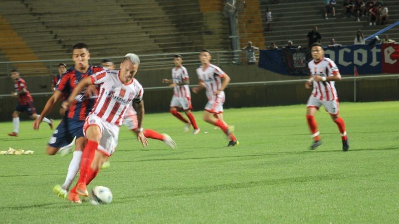 Goleada del “león”, papelón ”Santo” y bochorno policial