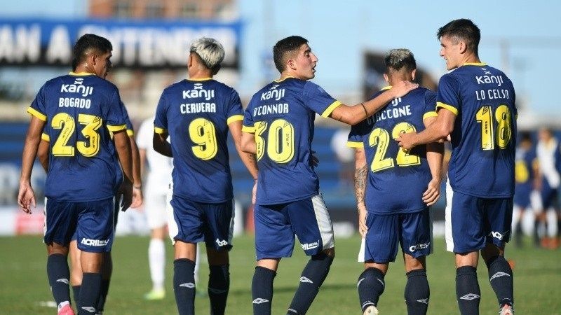 En “maratón” de penales, Central ganó en Uruguay