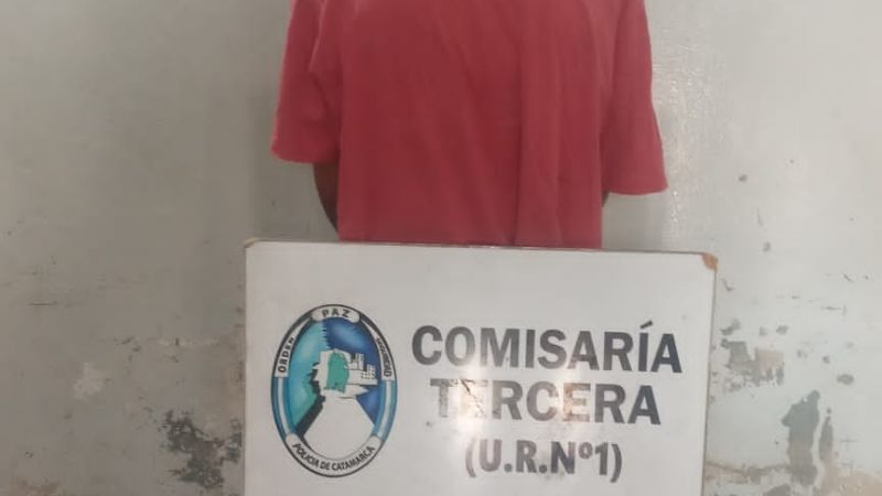 Se fugaba con un bolso robado y fue interceptado por policías