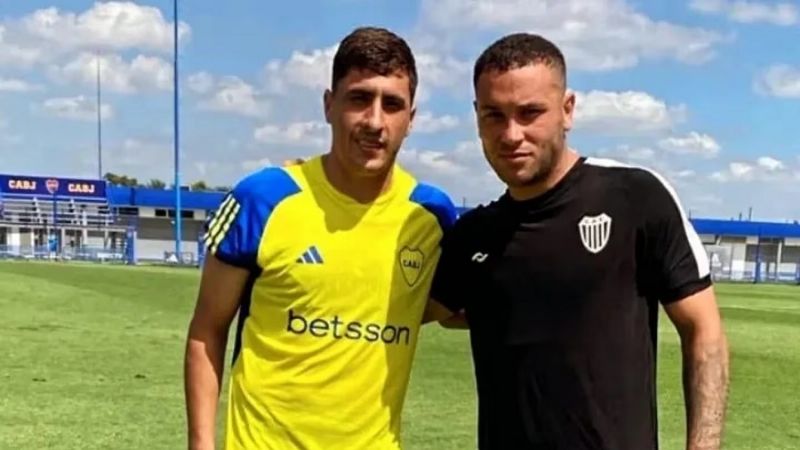 Gesto de los jugadores de Boca con sus pares de Estudiantes
