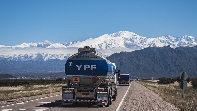 Desde esta medianoche, los combustibles aumentarán entre un 23% y 27%