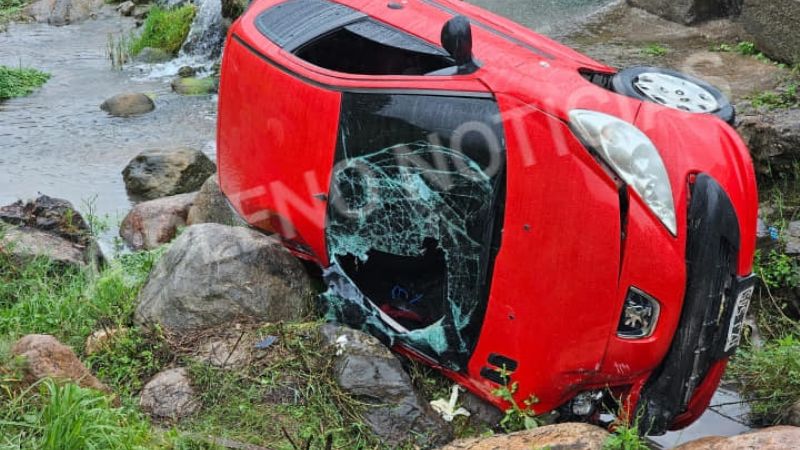 Automovilista se salió del bado y cayó al río en Balcozna