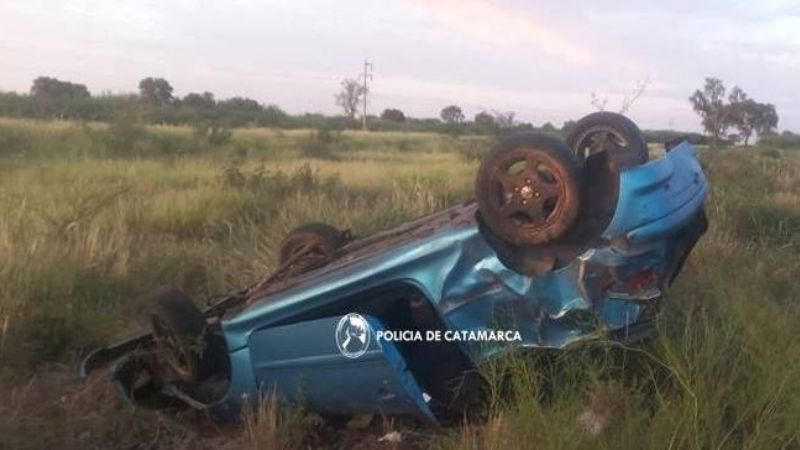 Volcó un auto en Recreo