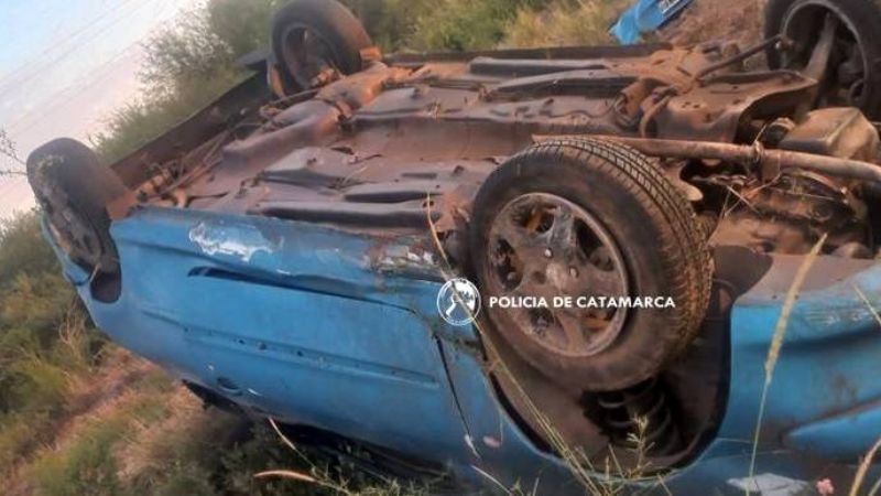 Volcó un auto en Recreo