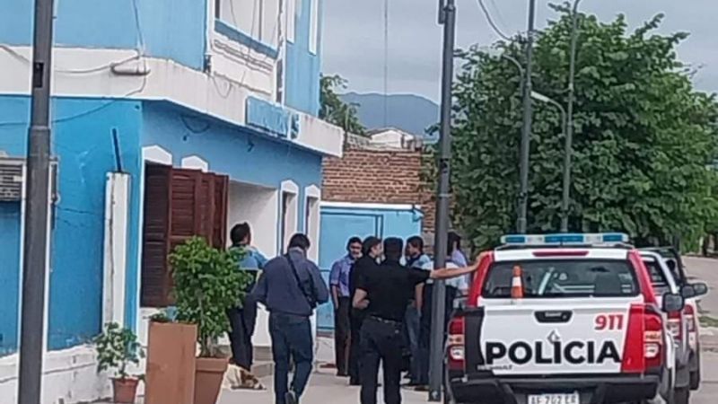 Locura: Ex concejal quiso tomar un municipio