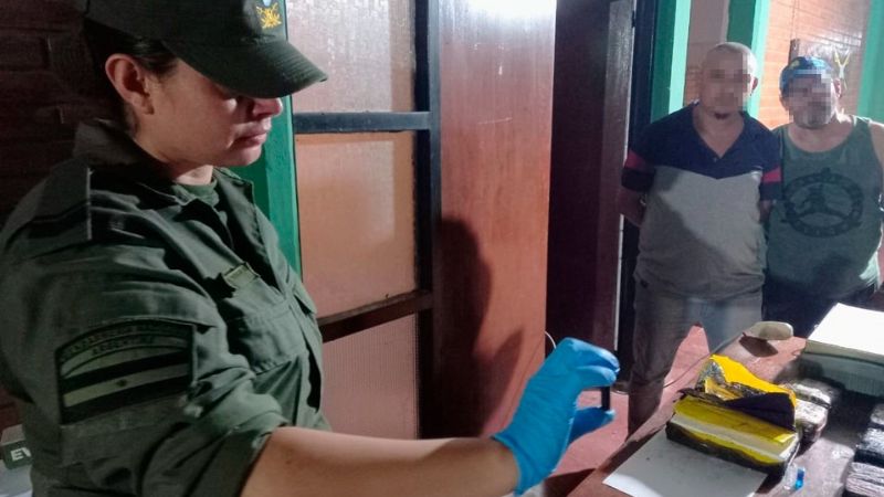 Llevaba más de 10 kilos de cocaína y marihuana en el baúl del auto