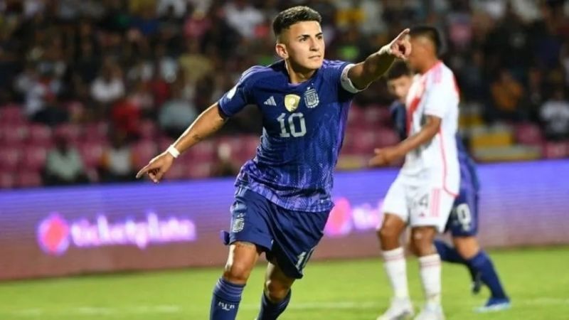 Argentina derrotó 2-0 a Perú y lidera su grupo