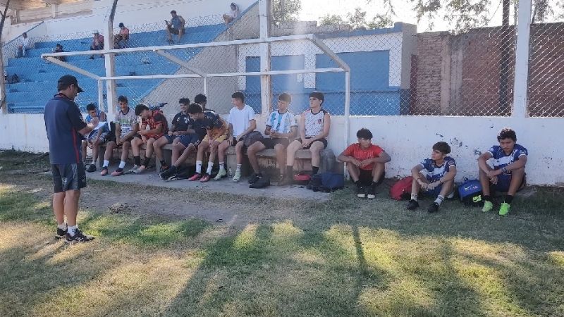 Pibes chacareros se preparan para enfrentar a River