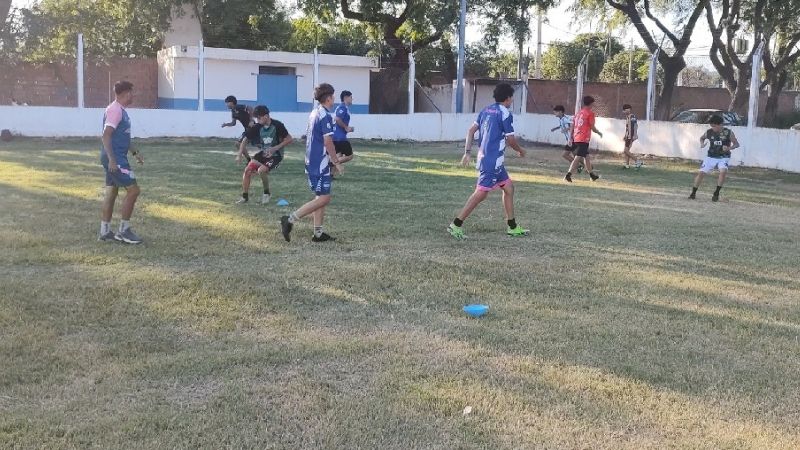 Pibes chacareros se preparan para enfrentar a River