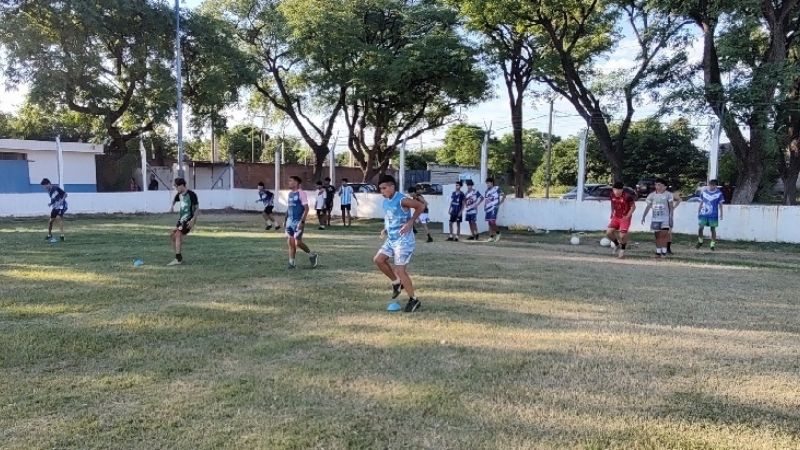 Pibes chacareros se preparan para enfrentar a River
